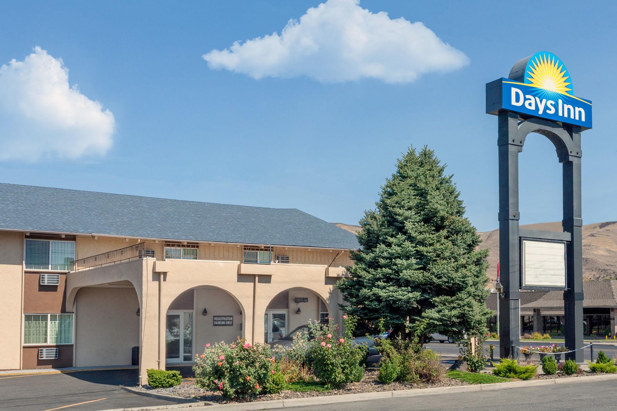 Days Inn by Wyndham Yakima Bagian luar foto