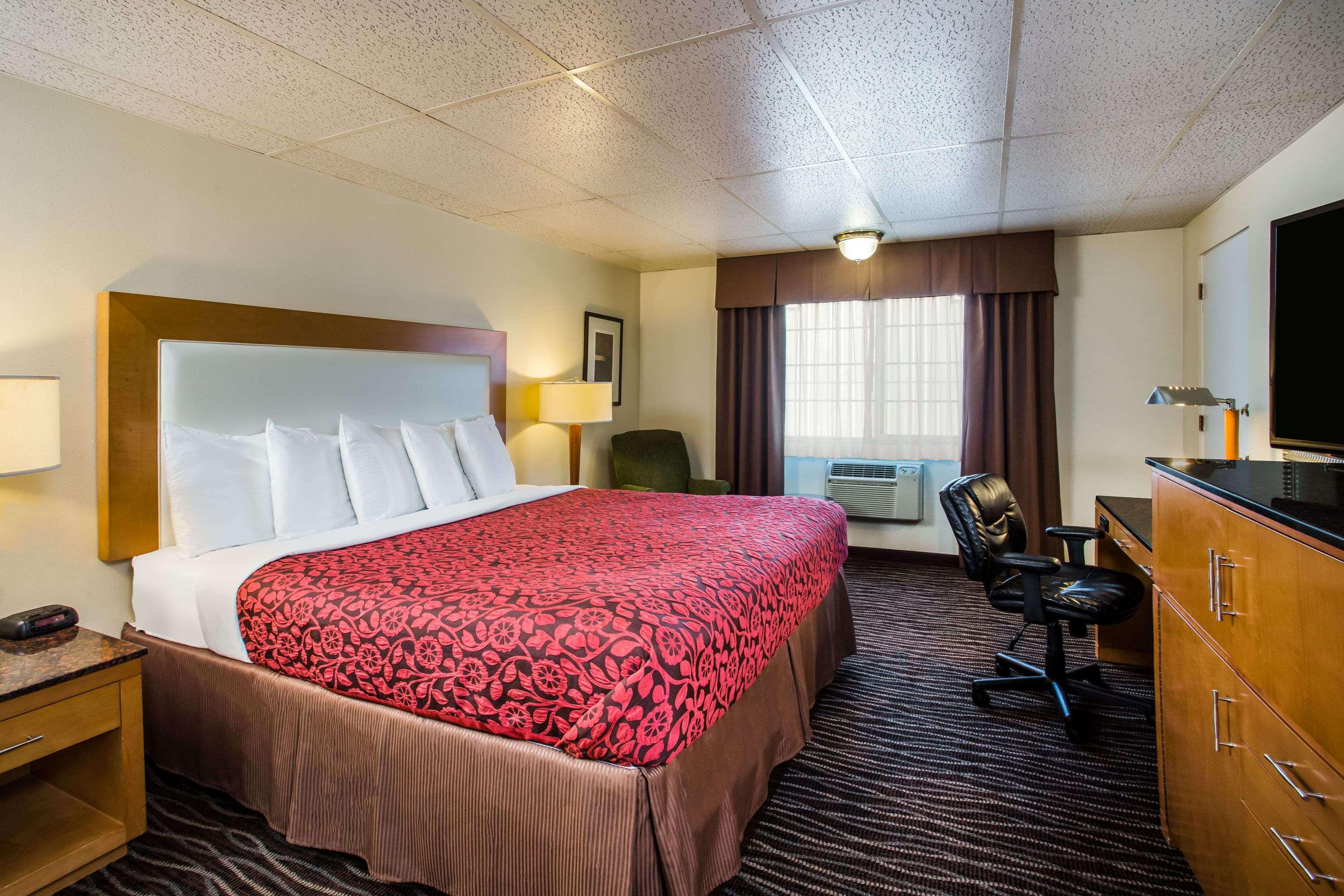 Days Inn by Wyndham Yakima Bagian luar foto