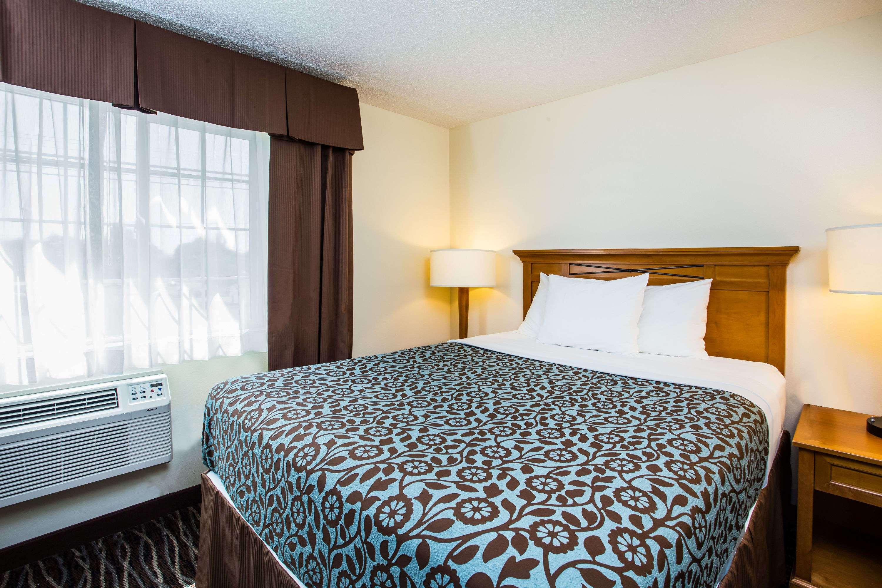 Days Inn by Wyndham Yakima Bagian luar foto