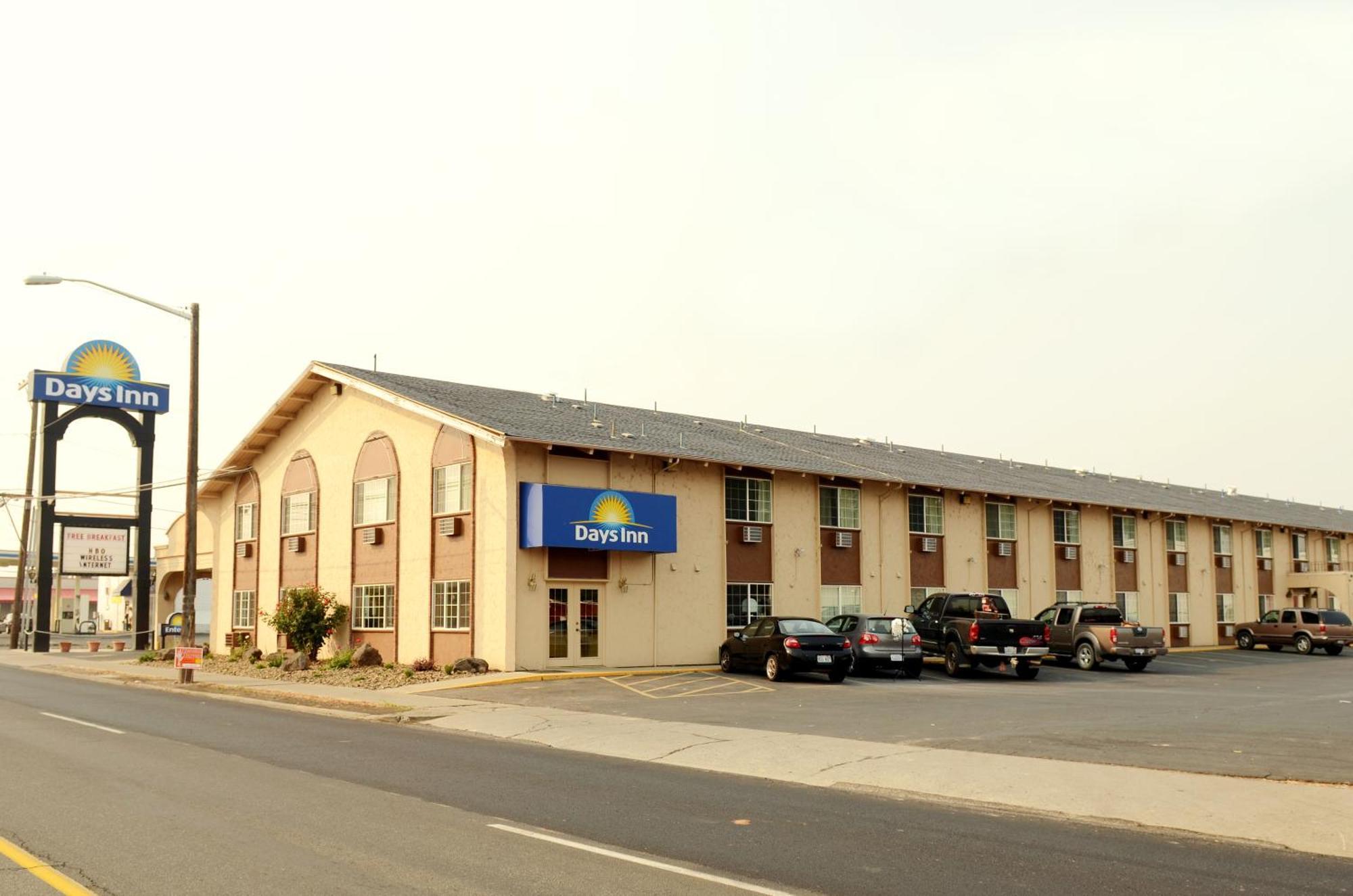 Days Inn by Wyndham Yakima Bagian luar foto