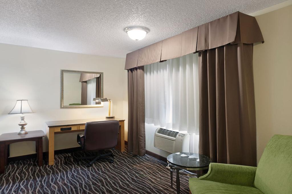 Days Inn by Wyndham Yakima Bagian luar foto