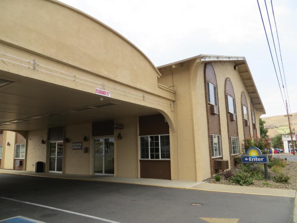 Days Inn by Wyndham Yakima Bagian luar foto