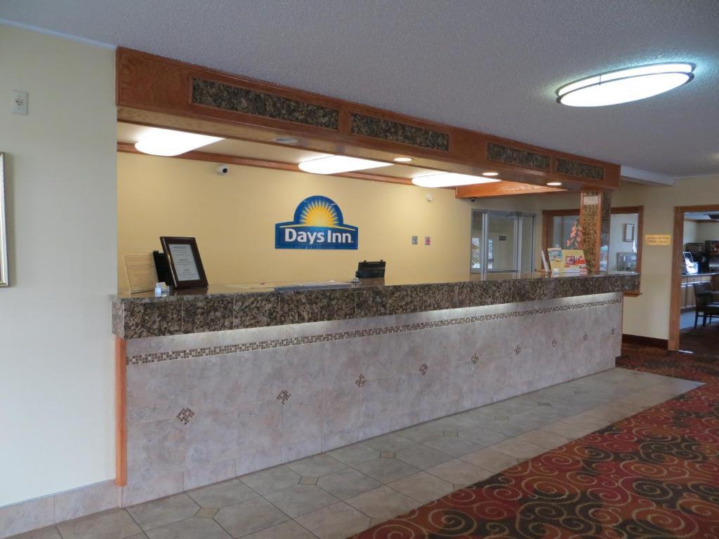 Days Inn by Wyndham Yakima Bagian luar foto
