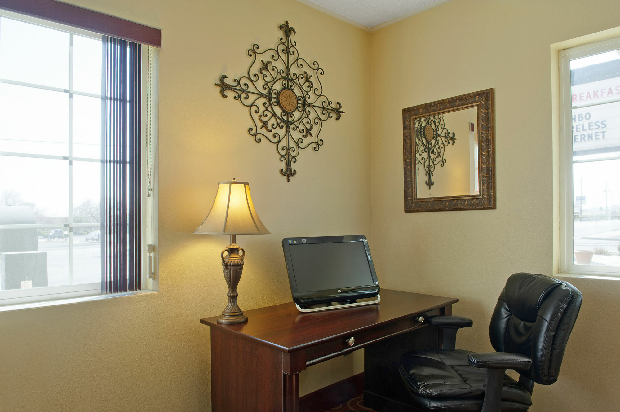 Days Inn by Wyndham Yakima Bagian luar foto